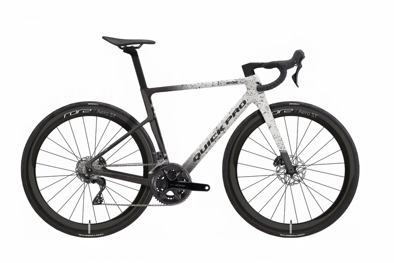 Quick Pro AR:ONE — vélo complet équipé Shimano 105, vue de profil